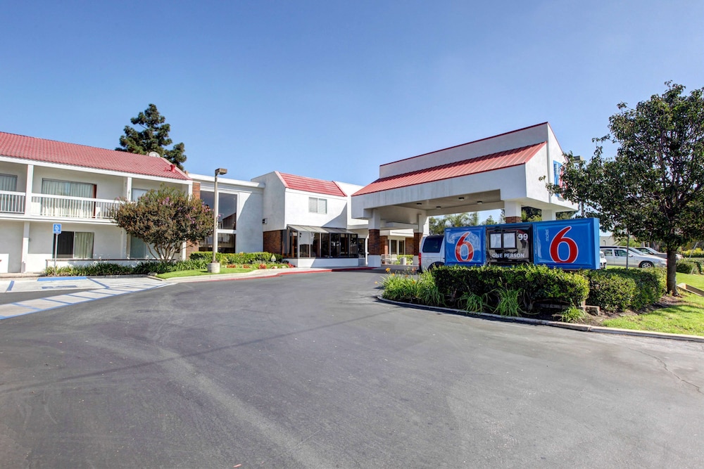 Motel6 Santa Ana, CA - Irvine - Orange County Airport 44/54