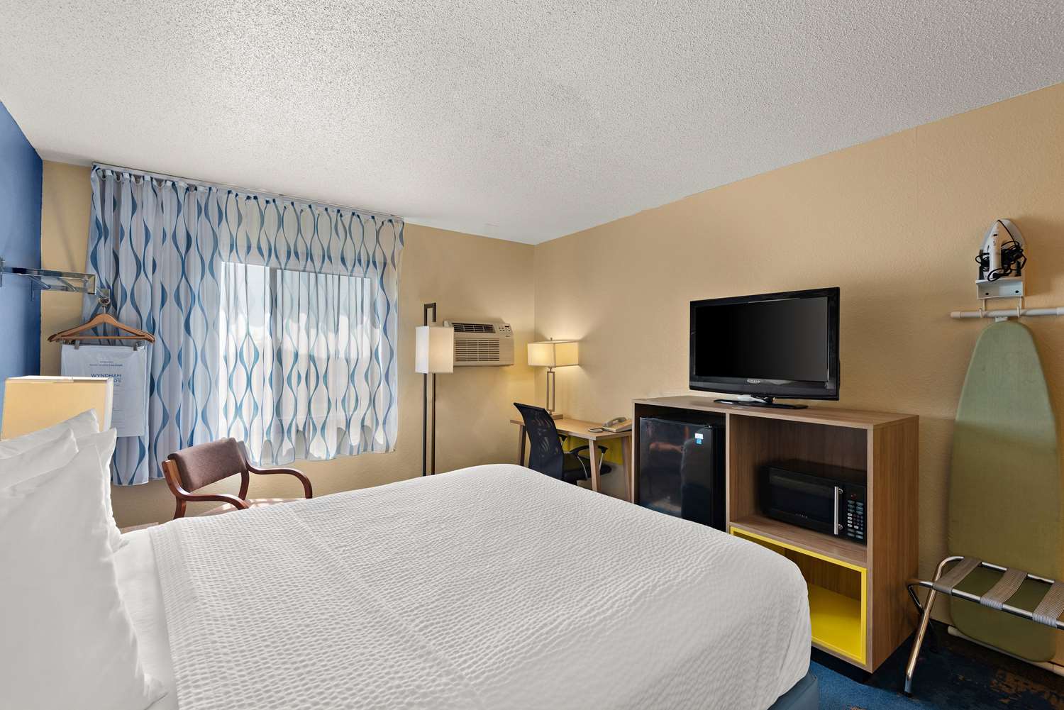 Days Inn by Wyndham Newton - LA 14/34