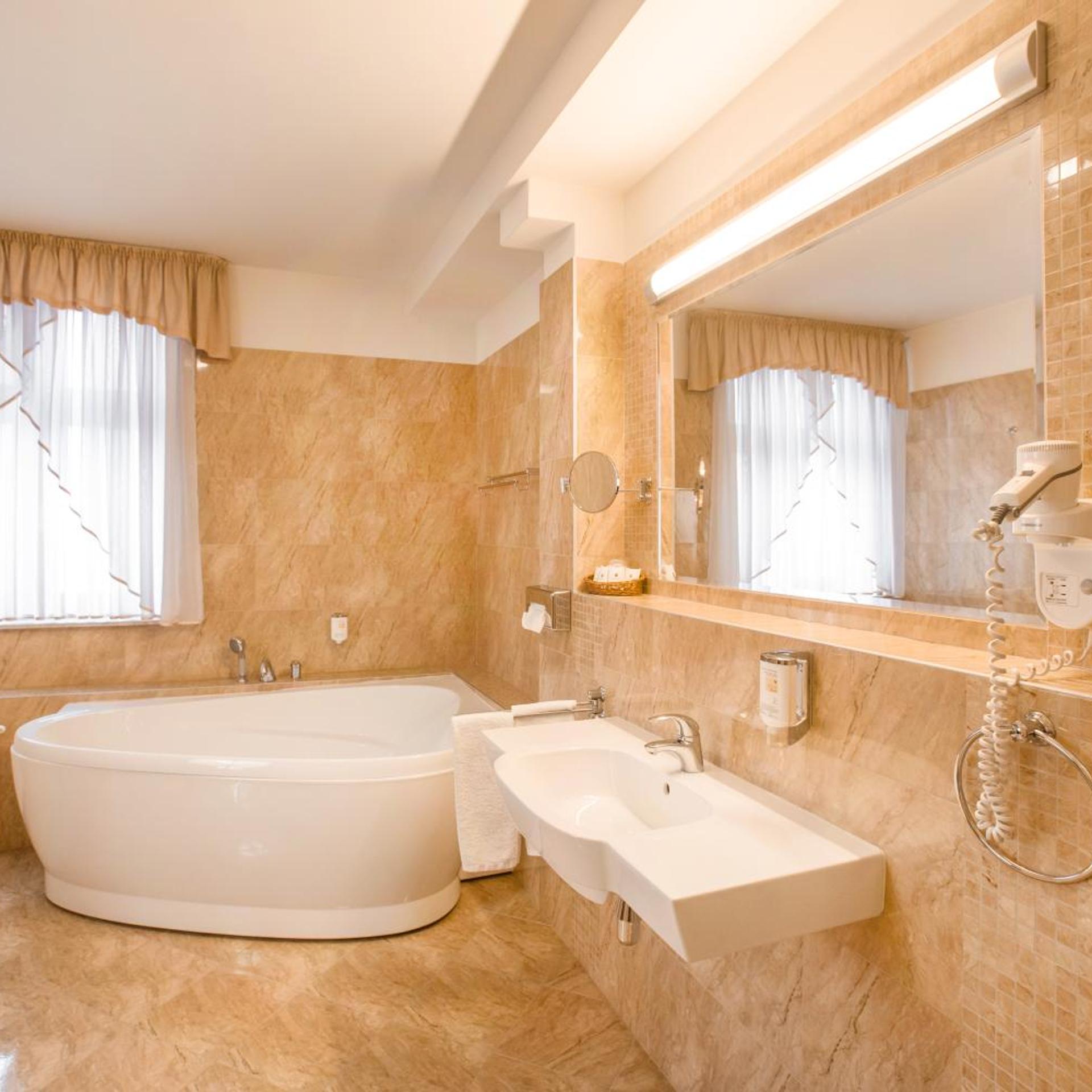 Suite, King Bed