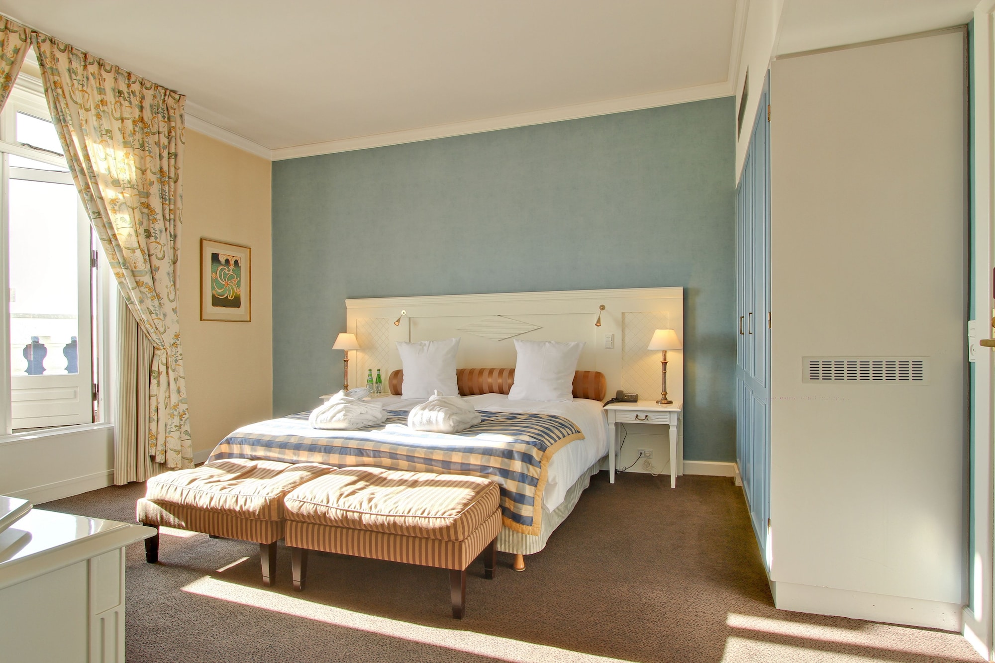 CLASSIC, TWIN BEDS