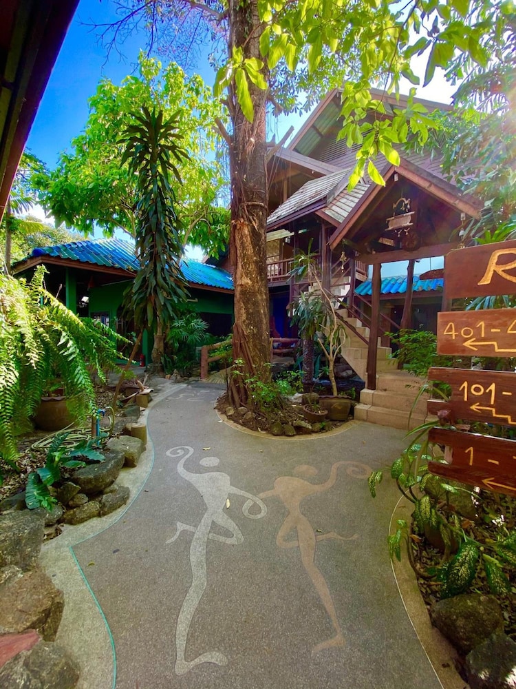Shanti Lodge Phuket 5/58