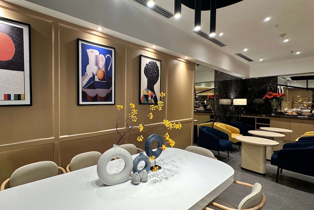 Ramada by Wyndham Bangkok Sukhumvit 11 67/83