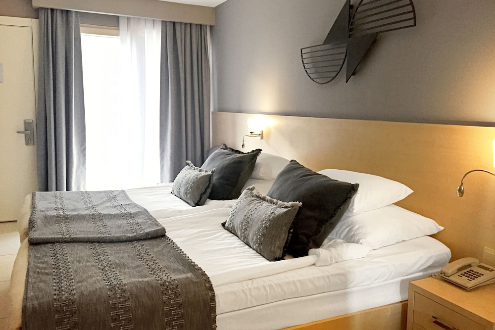 STANDARD, DOUBLE OR TWIN BED