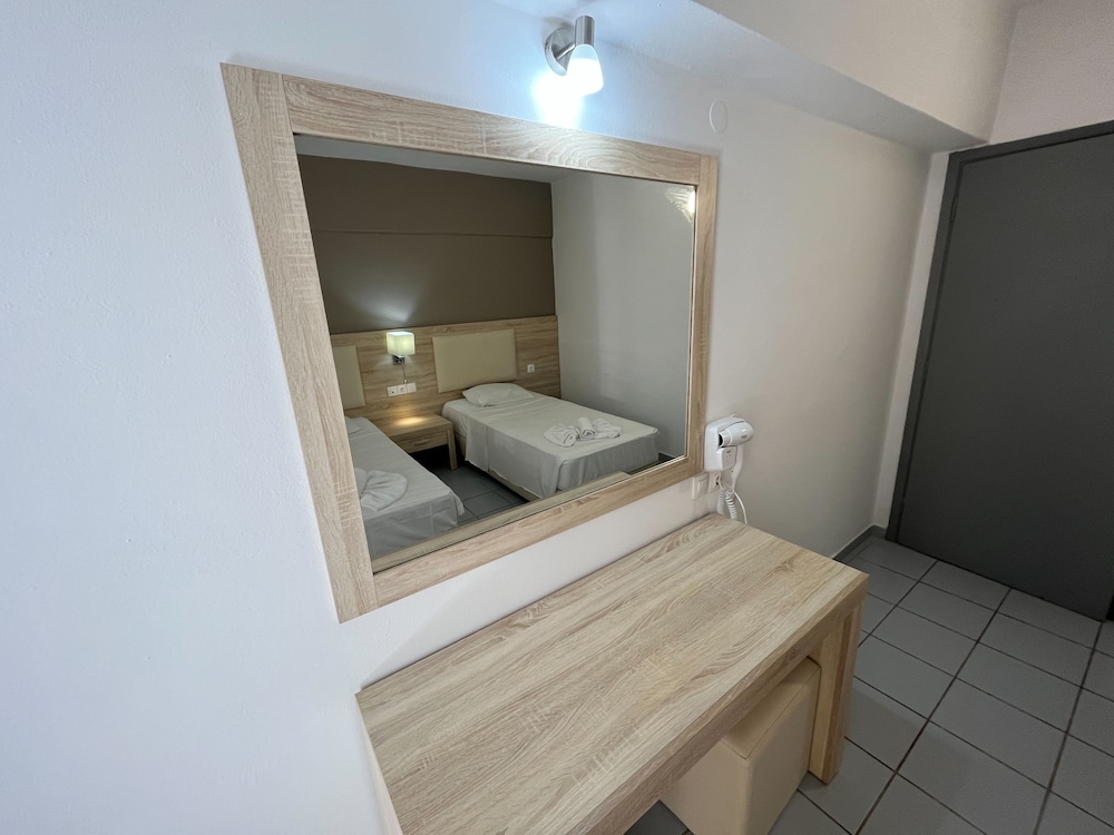 Acropolis Apartments 18/18