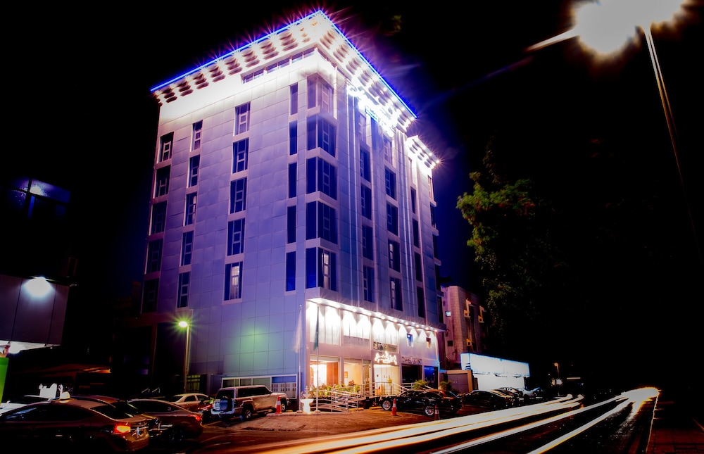 Signature Guest Hotel 4/50