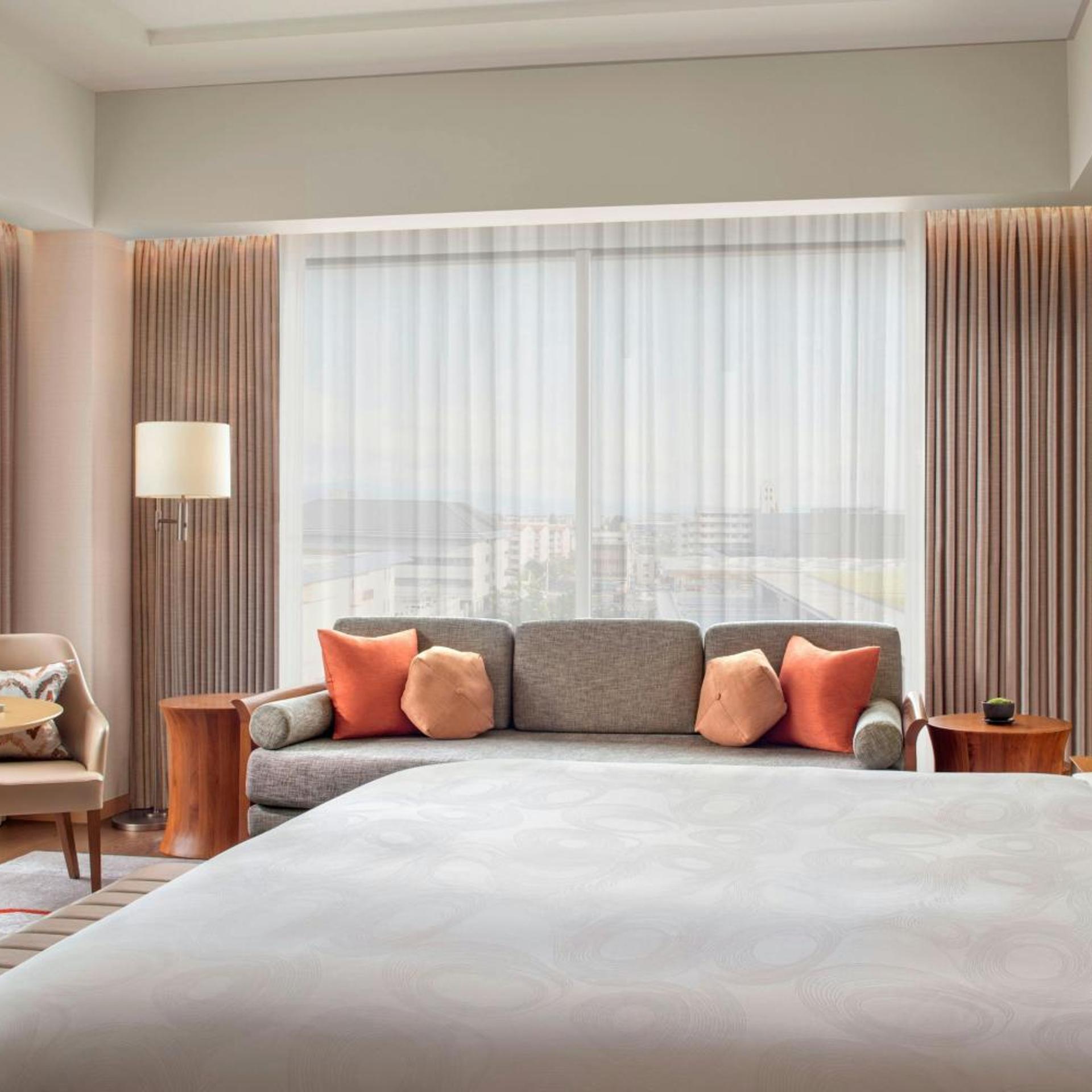 Griffin, Junior Suite, King Bed, City View, Sofa، JW Marriott Hotel Nara 3/6