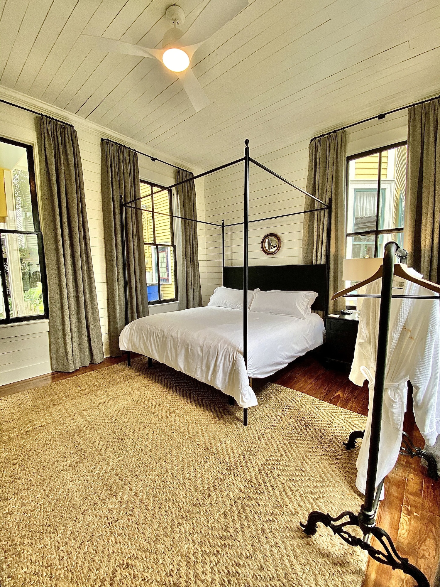 LUXURY, COTTAGE, SUITE, KING BED, GARDEN VIEW