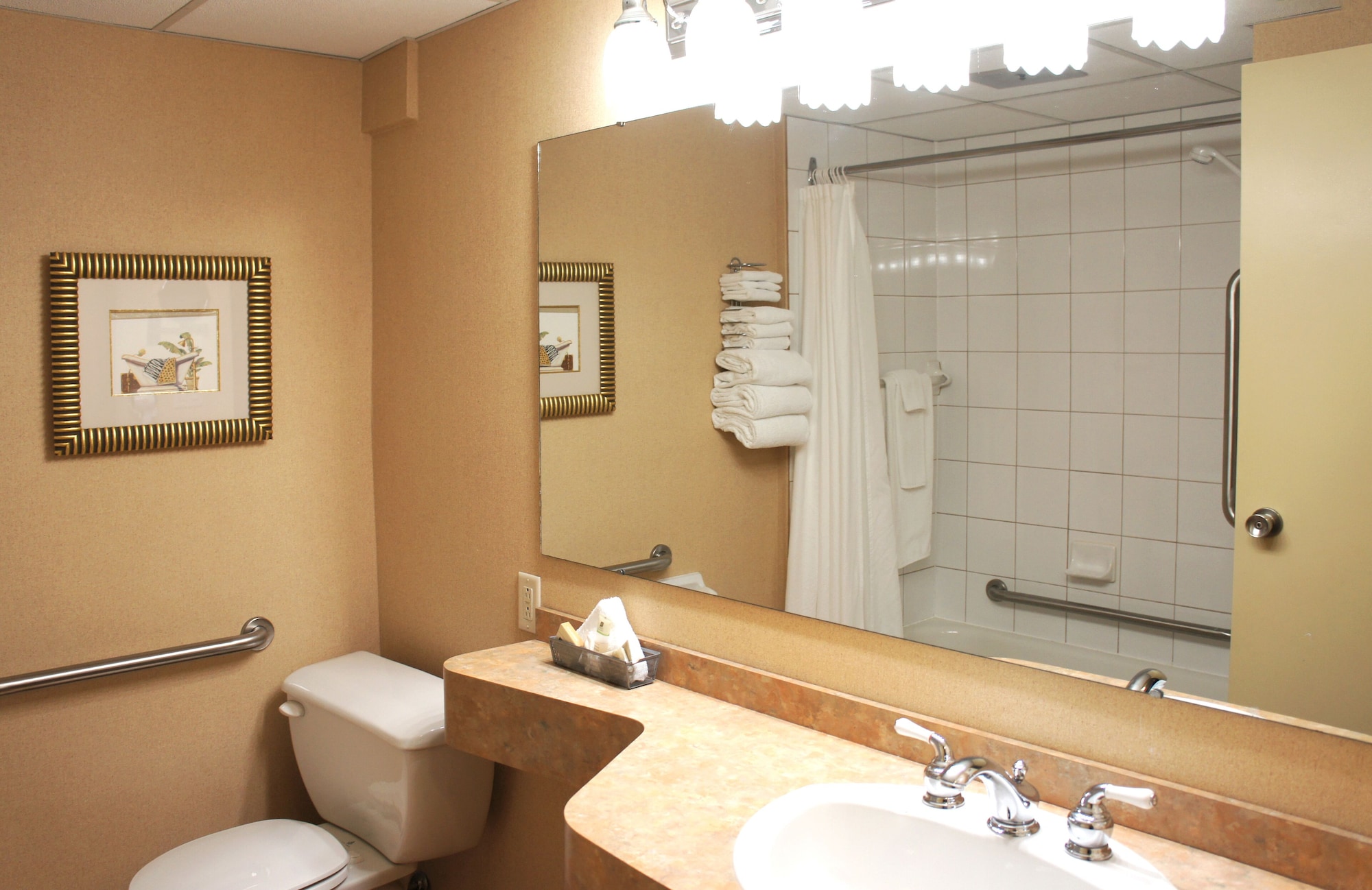 غرفة عائلية بسريرين كوين بإطلالة على الحديقة، Hotel Castel 8/8