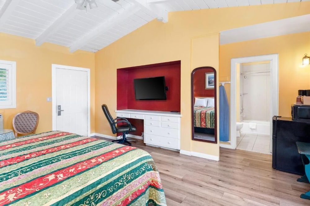 Fallbrook Country Inn 32/65