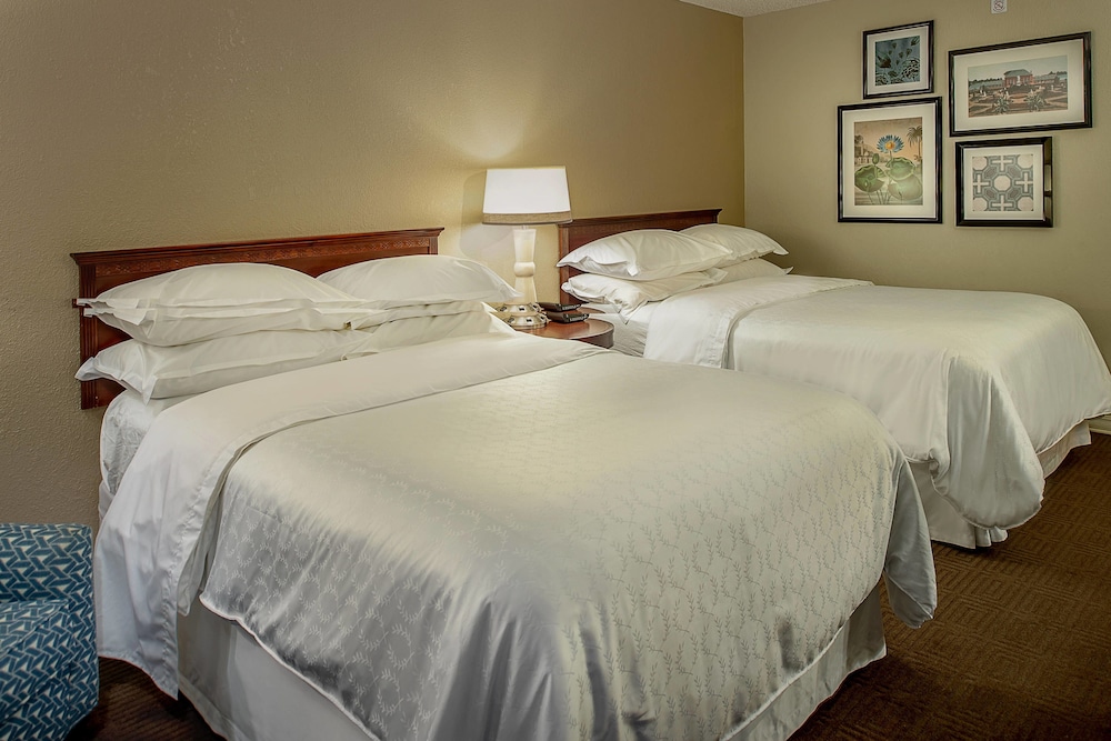 Sheraton Westport Lakeside Chalet 2/39