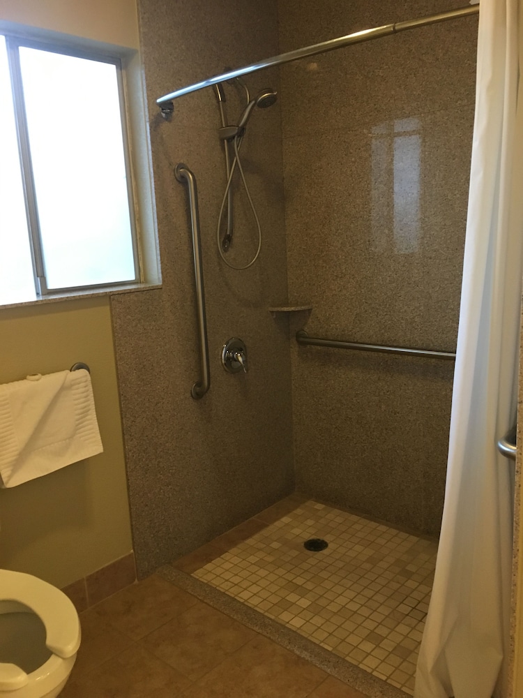 Vino Inn & Suites (ex Rancho Tee Motel) 48/63