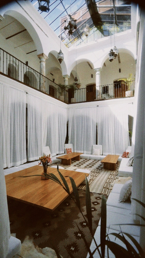 Hotel Sin Nombre 7/50
