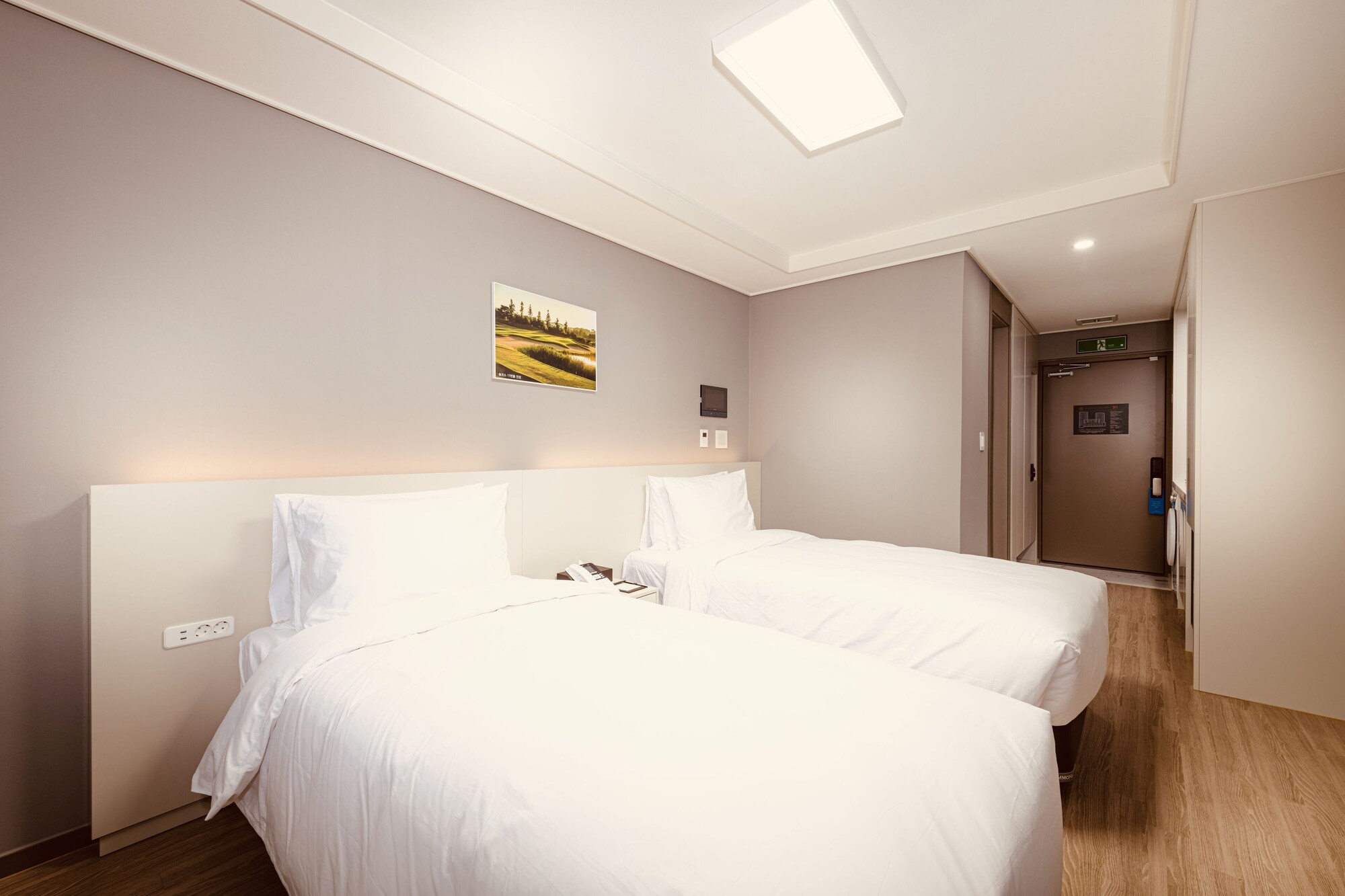 DELUXE, TWIN BEDS