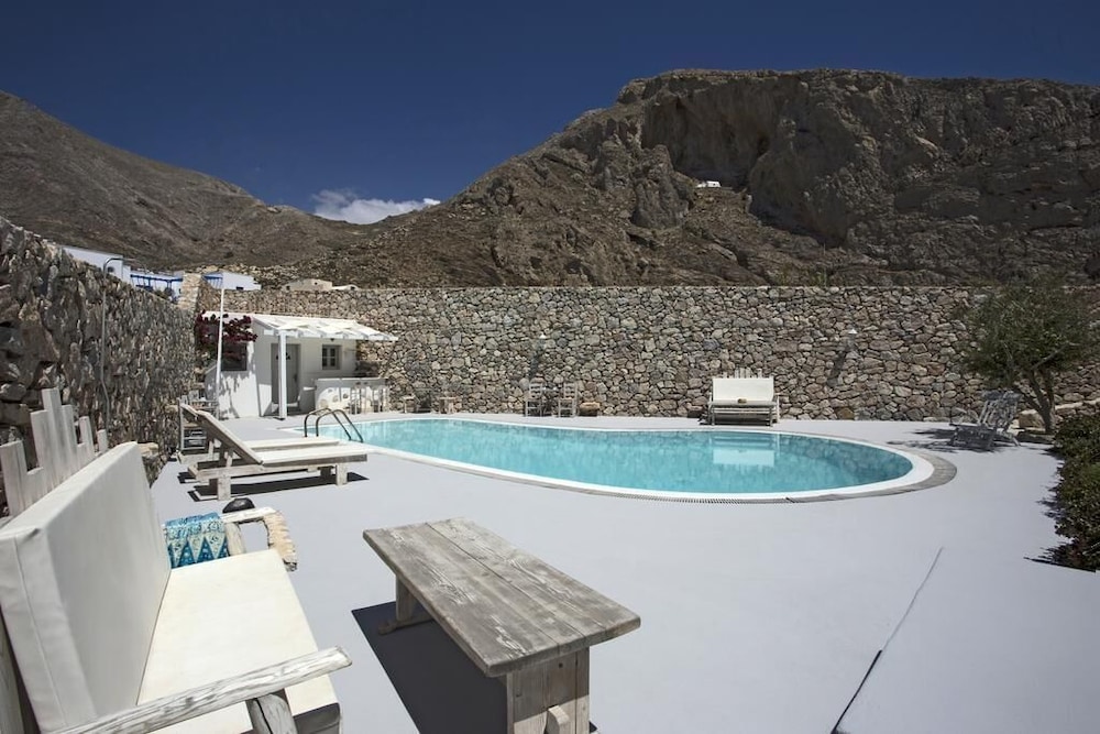 LavaRock Santorini 4/51