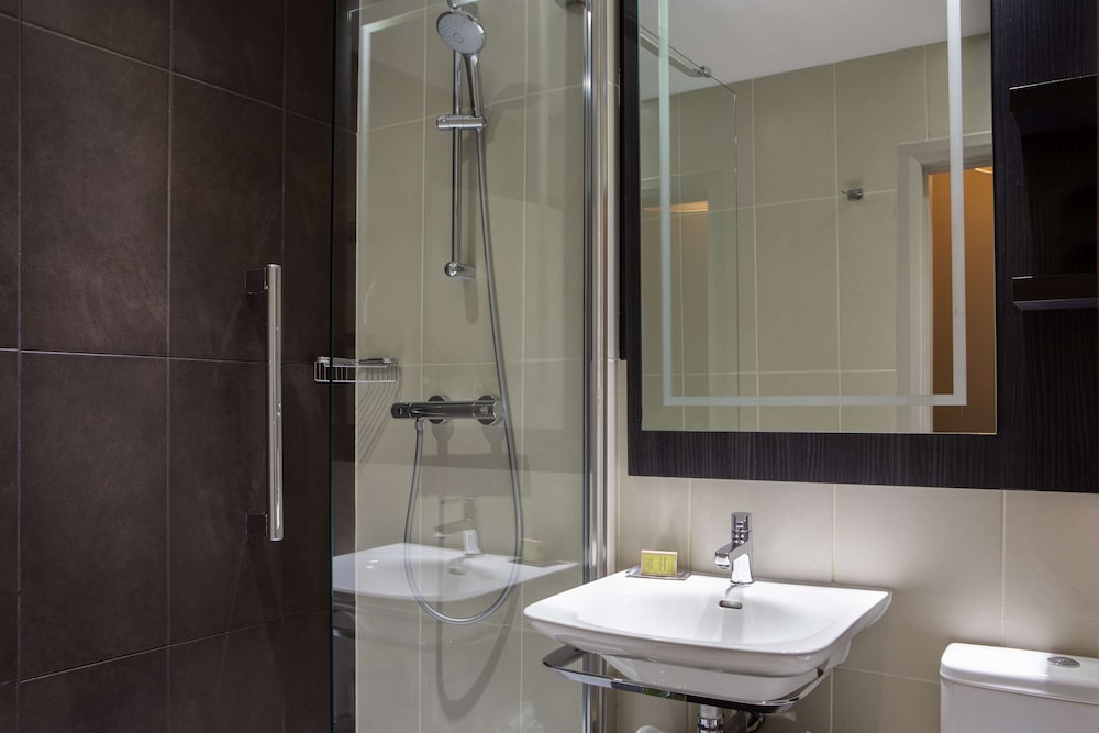 Doubletree By Hilton Edinburgh City Centre 12/64