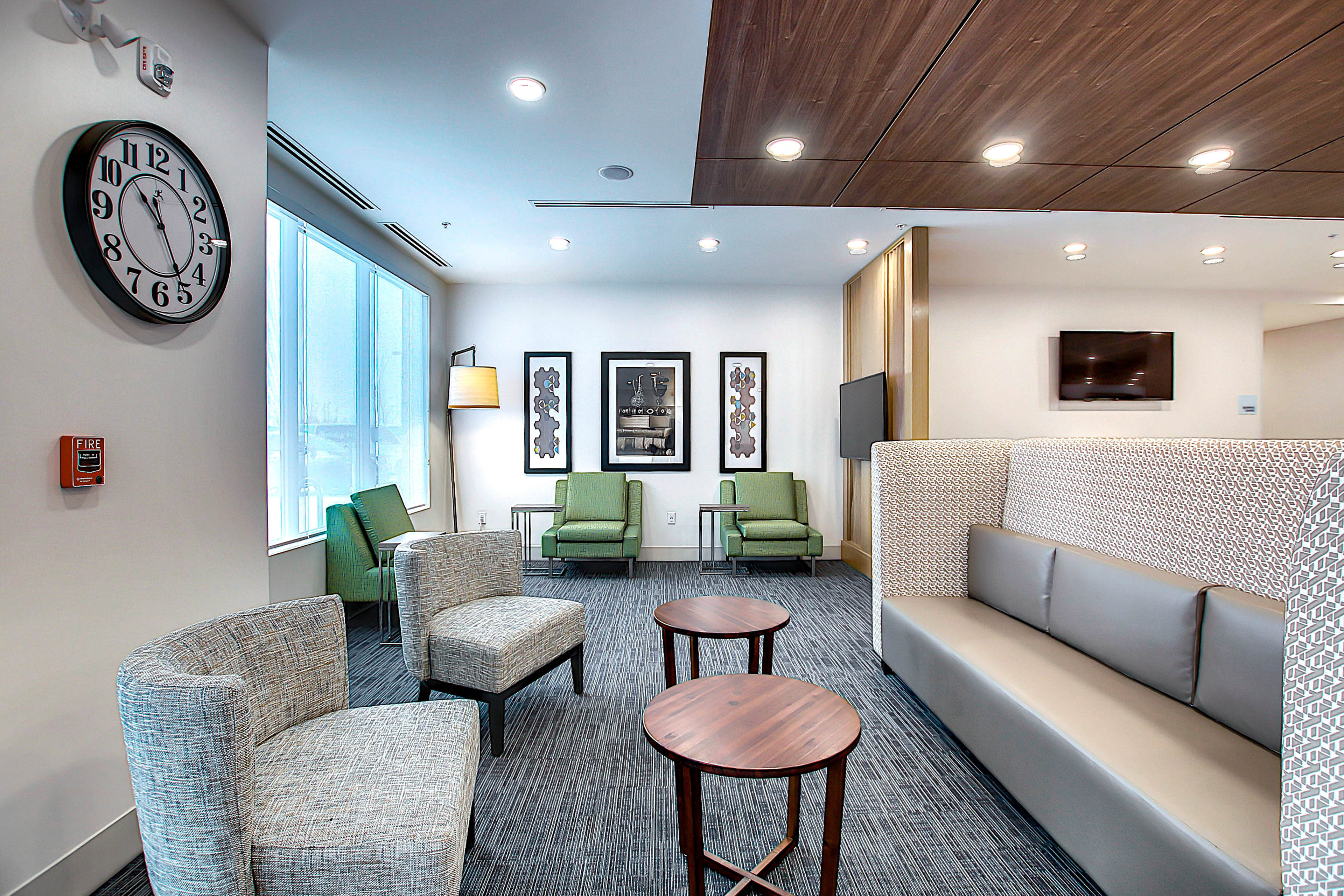 Holiday Inn Express Suites Calgary Airport Trail Ne 25/38