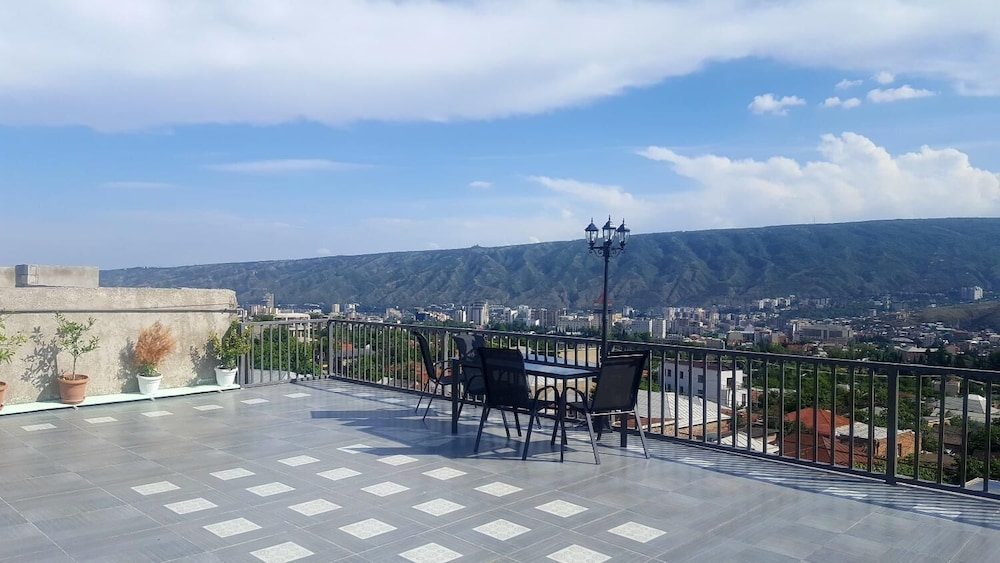 Upstairs Hotel Tbilisi 31/35