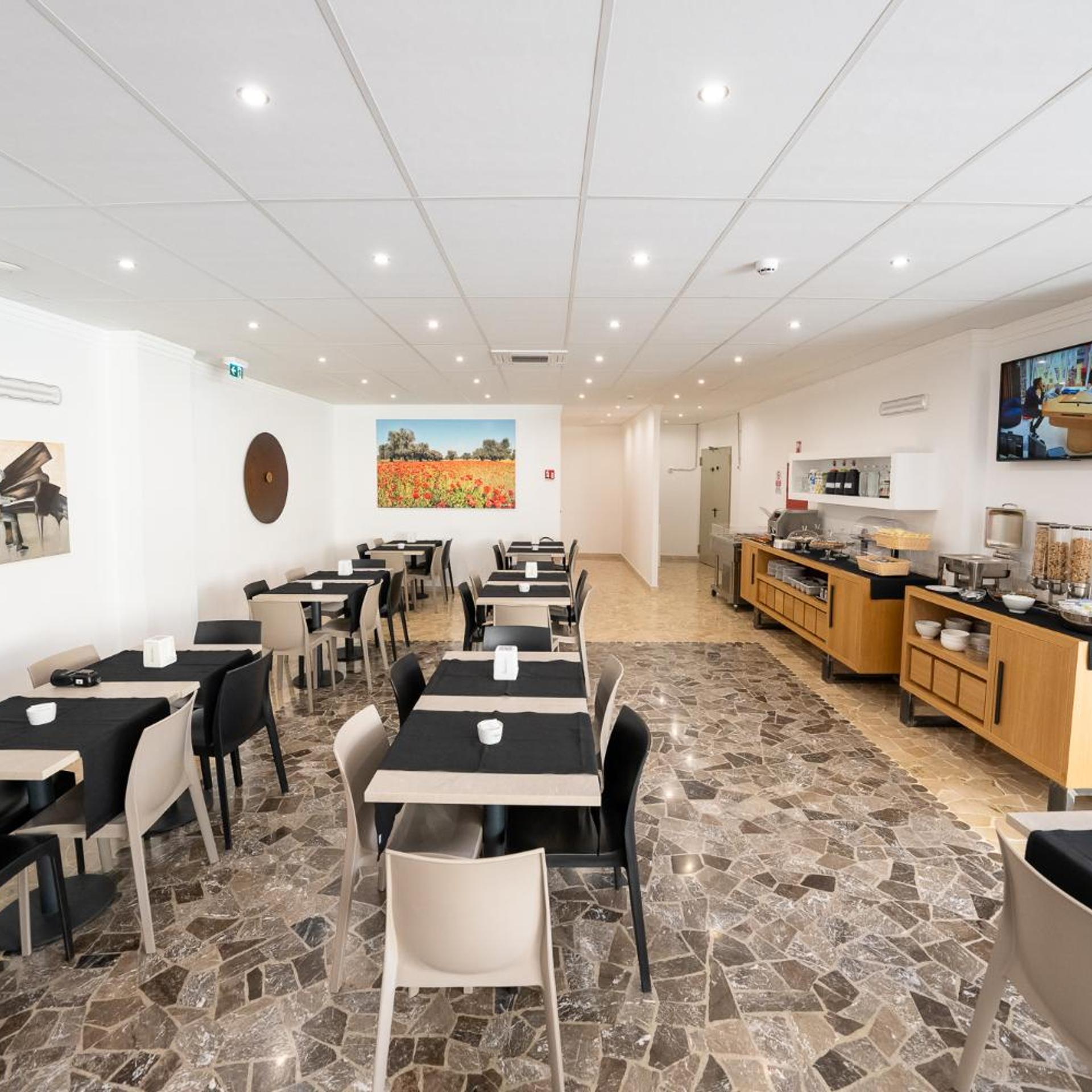 Hotel Auditorium 35/50