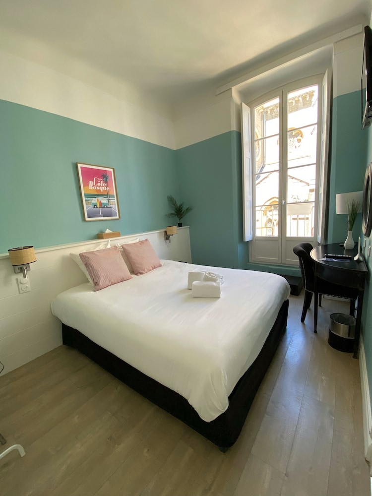 SUPERIOR, DOUBLE BED