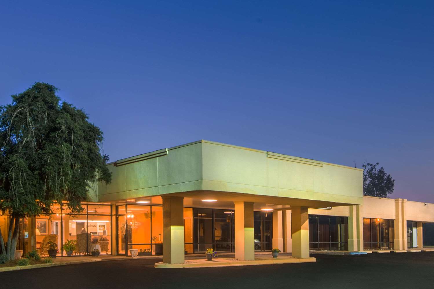 Hampton Inn by Hilton Clanton 1/8