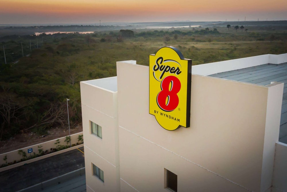 Super 8 by Wyndham Manzanillo 4/50