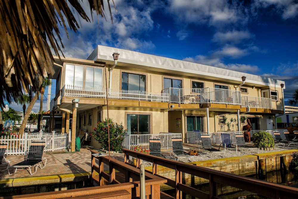 Bayview Plaza Waterfront Resort 8/70