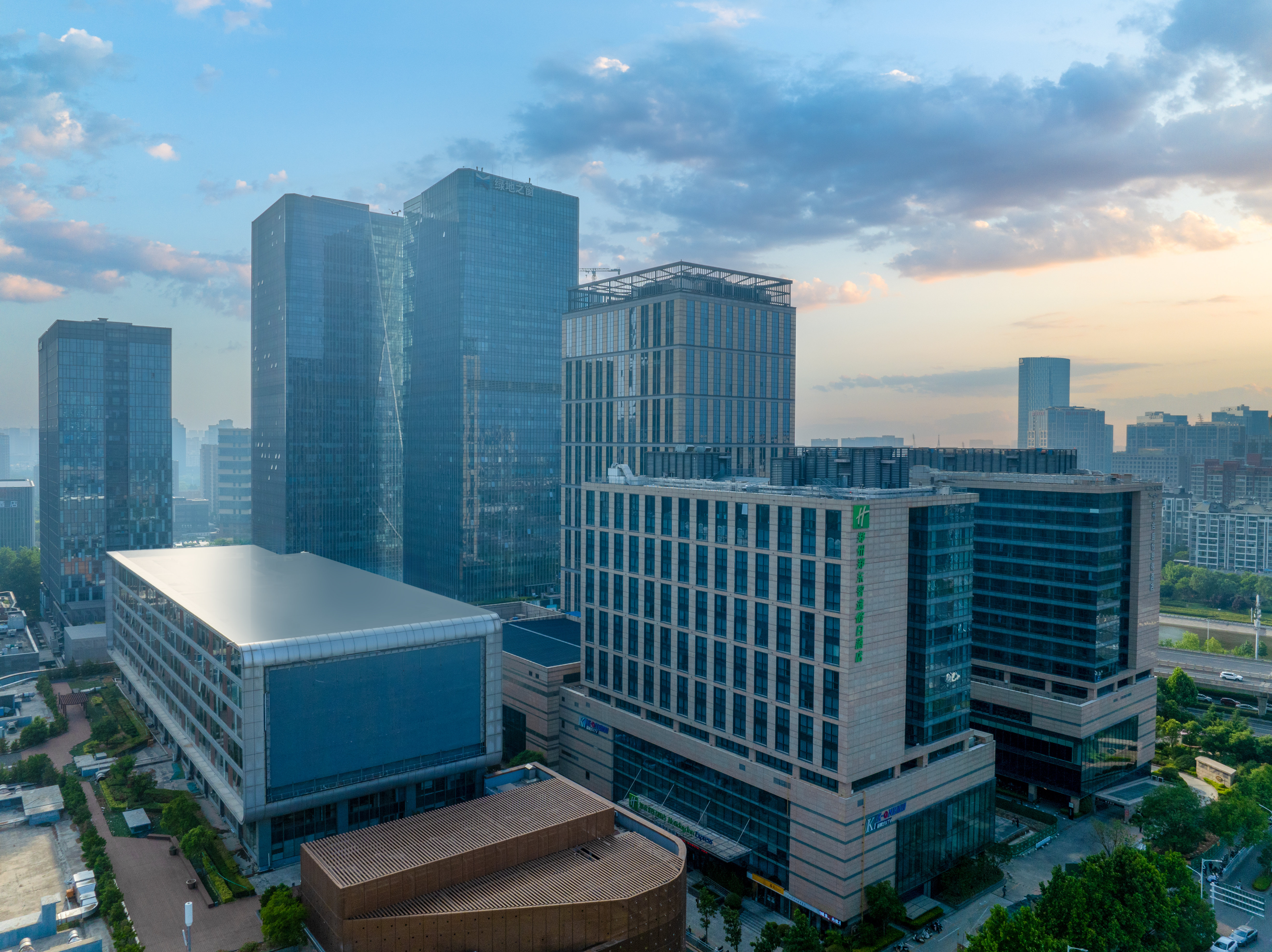 Holiday Inn Express Zhengzhou Zhengdong 5/73