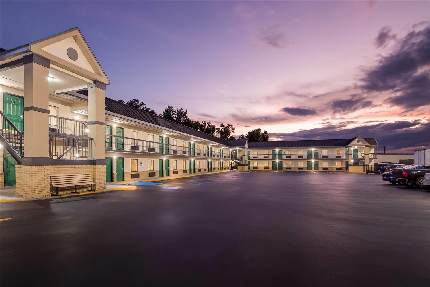 Super 8 by Wyndham Columbia 18/18