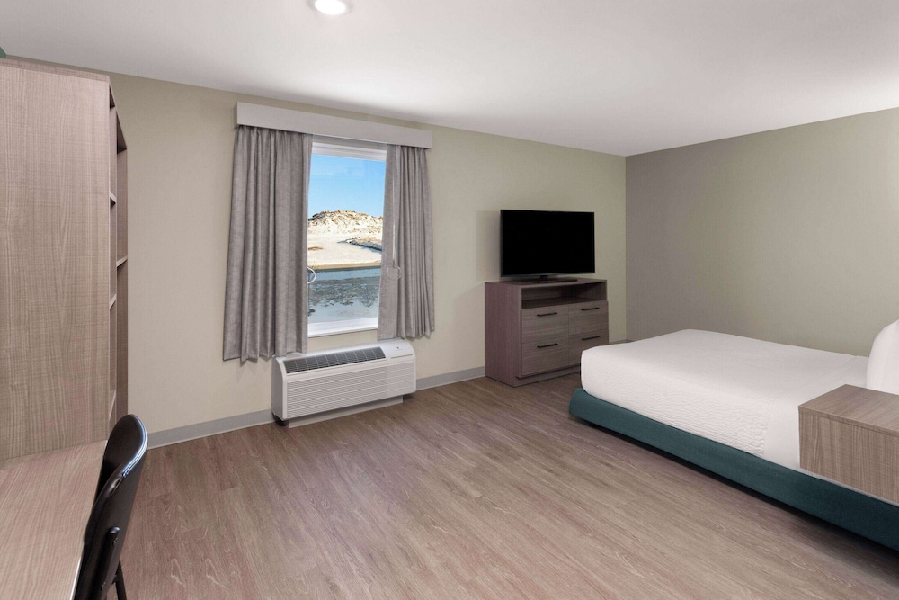ECHO Suites Extended Stay by Wyndham Madison 20/53