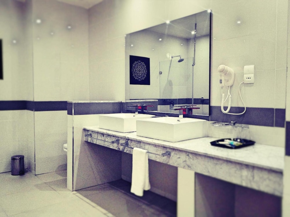 Grand Palace Hotel 43/44