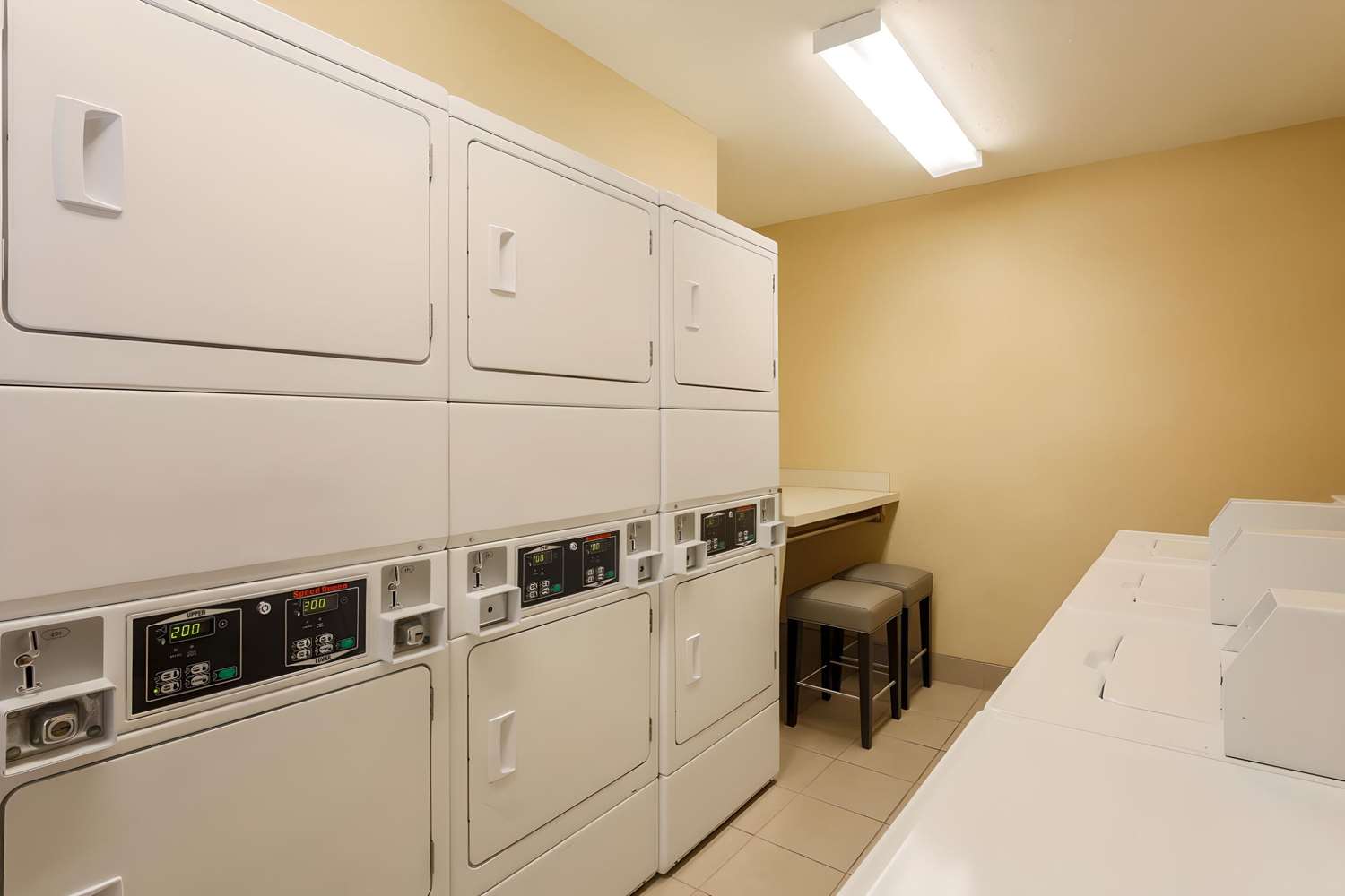 MainStay Suites St. Louis - Galleria 18/29