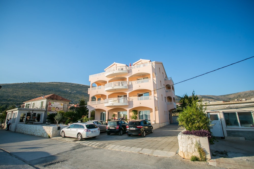 Kaja - Right Next To The Beach 32/50