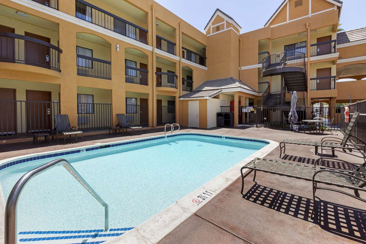 Quality Inn & Suites Westminster Seal Beach 37/37