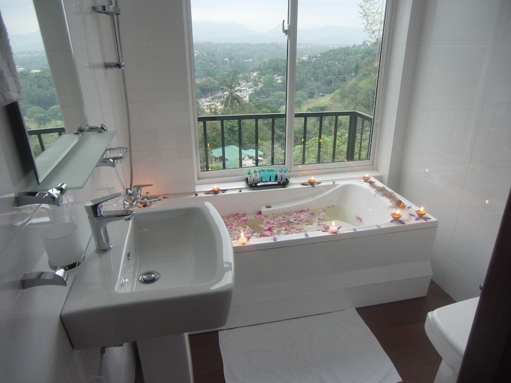 Villa Arunalu Kandy 40/42