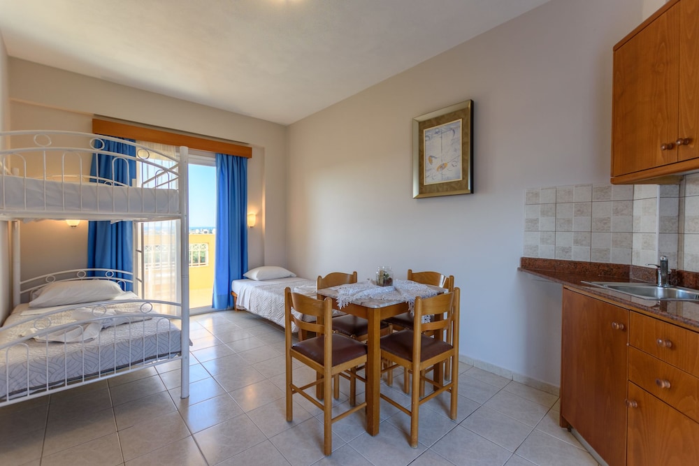 Danelis Studios & Apartments 34/55