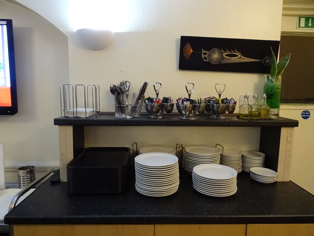 Gatwick Whitehouse Hotel 48/63