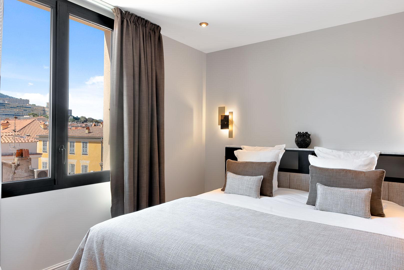 City, Double Bed