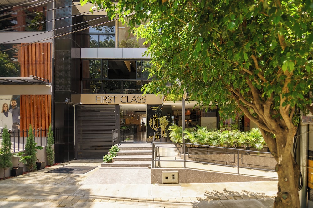 First Class Hotel 54/58