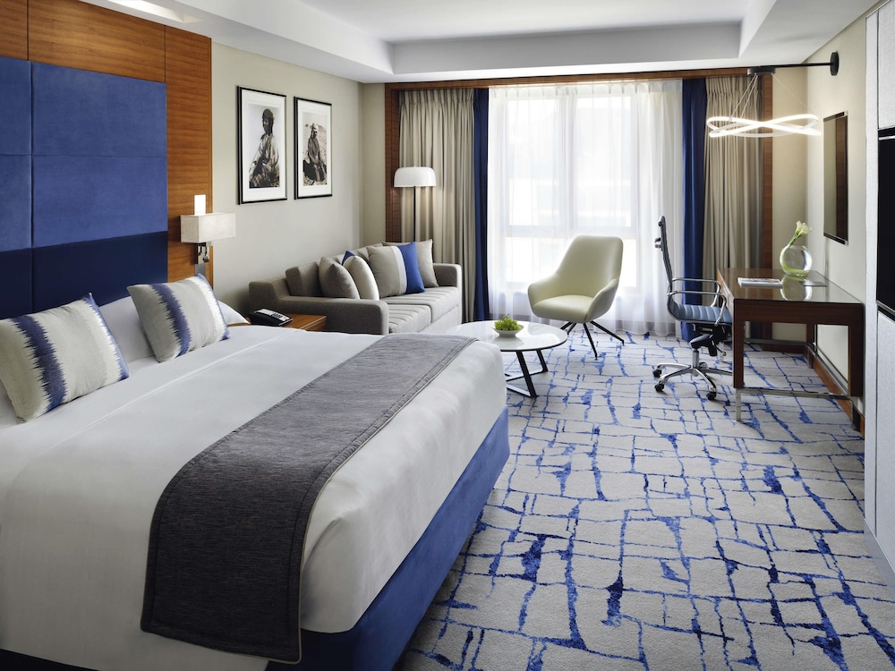 EXECUTIVE, KING BED