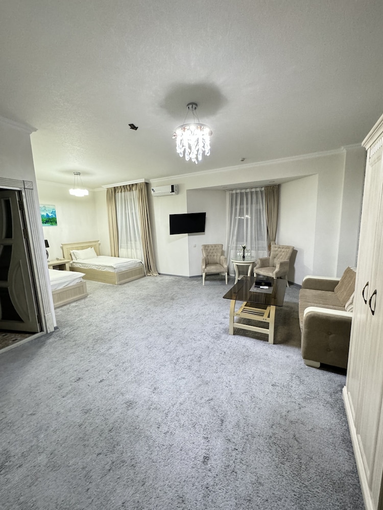 Alexander Hotel 28/38
