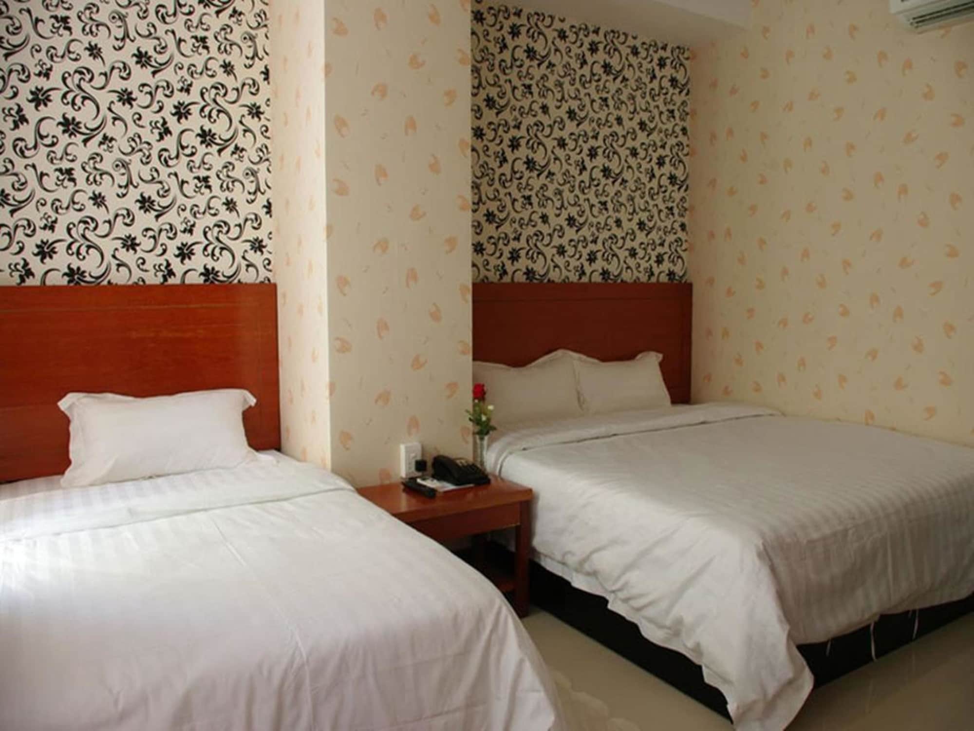 Deluxe, Triple, 1 Double and 1 Single Bed