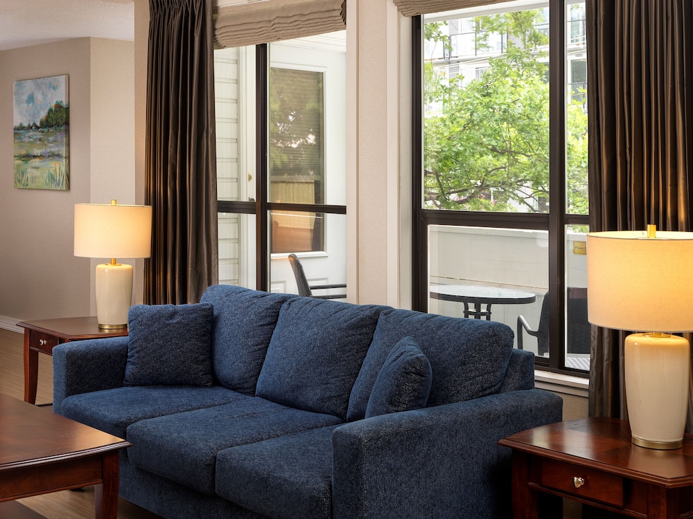 HUNTINGDON MANOR(FORMERLY Huntingdon Hotel & Suites) 27/50