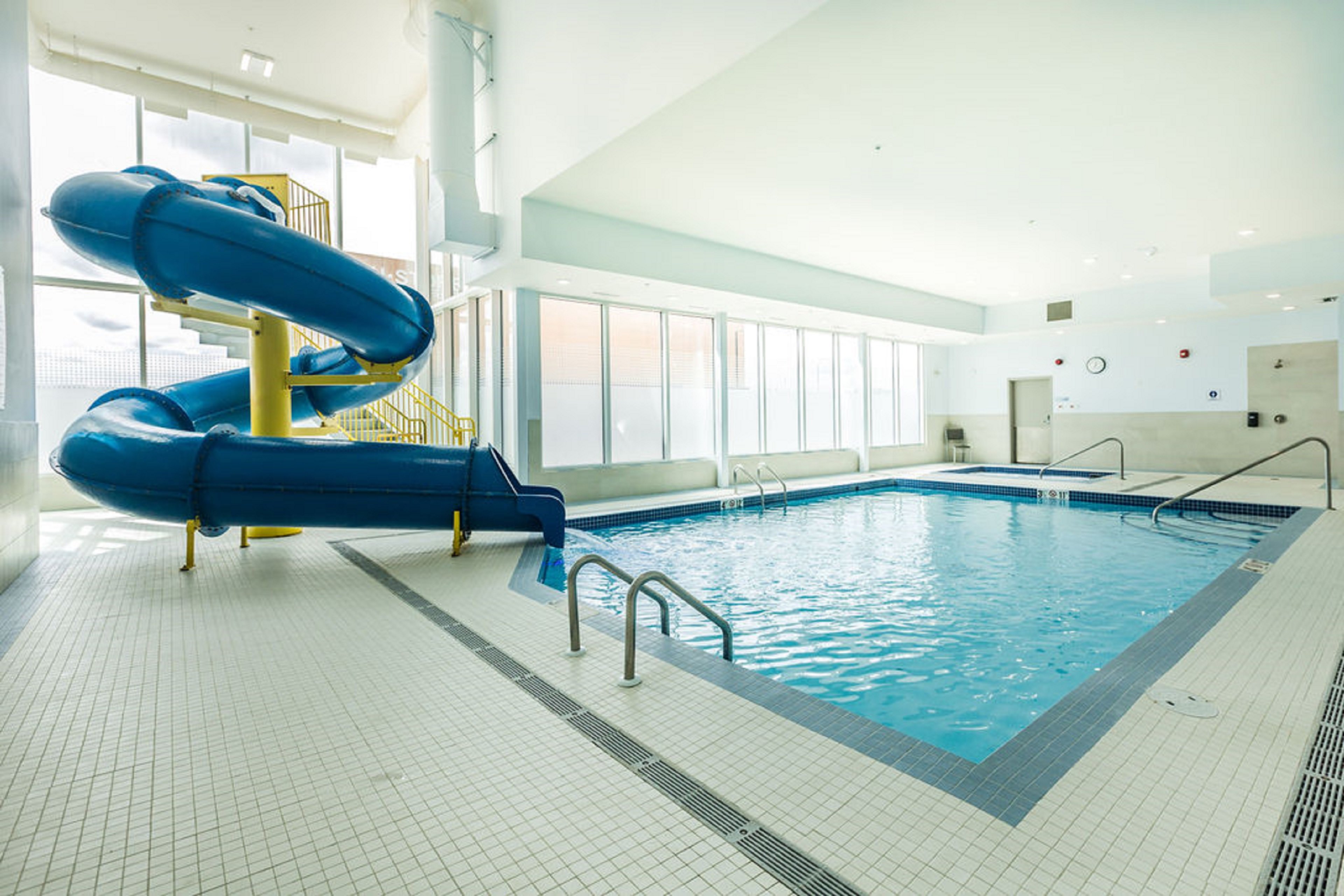 Holiday Inn Express Suites Edmonton N St Albert 36/72