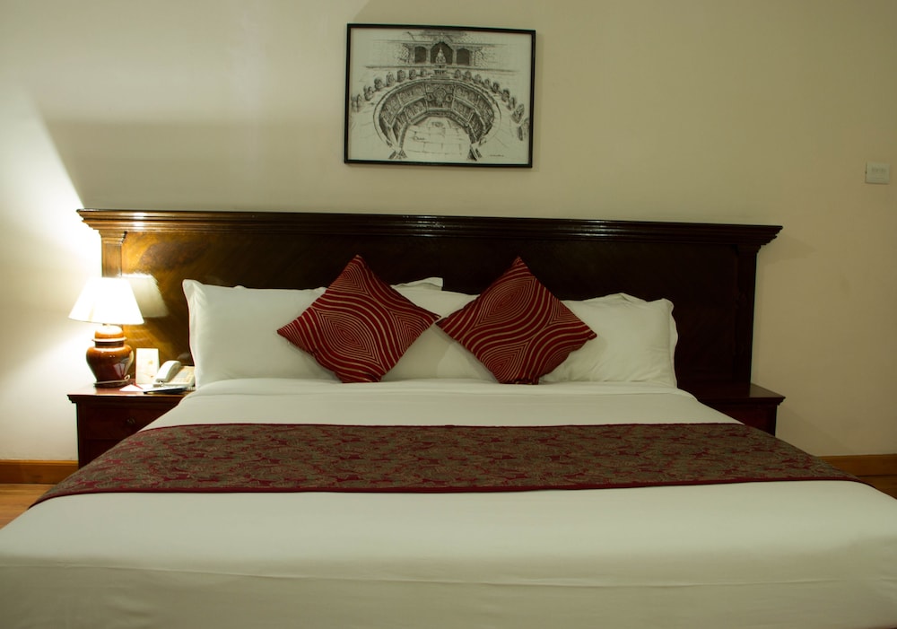 Pokhara Grande 27/80