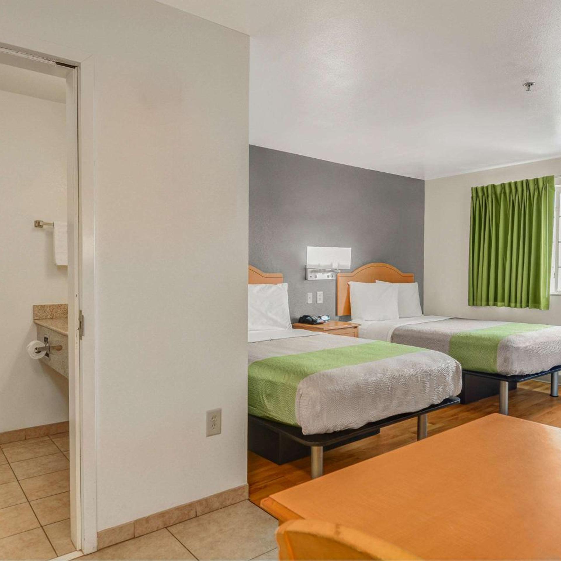 Room, Quadruple