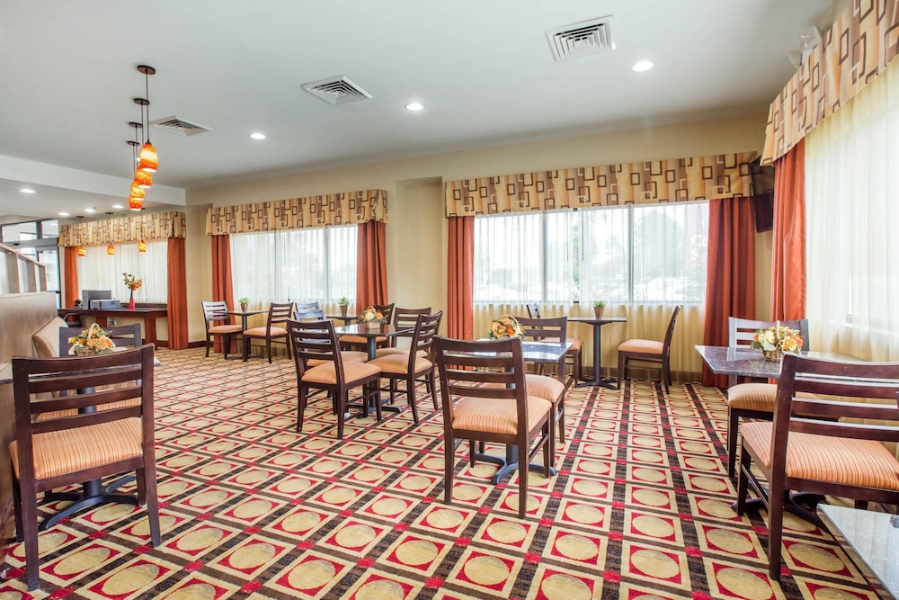 Comfort Suites Golden Isles Gateway 28/33