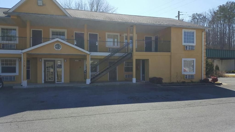 Woodbridge Inn By OYO Rome in ROME - GA