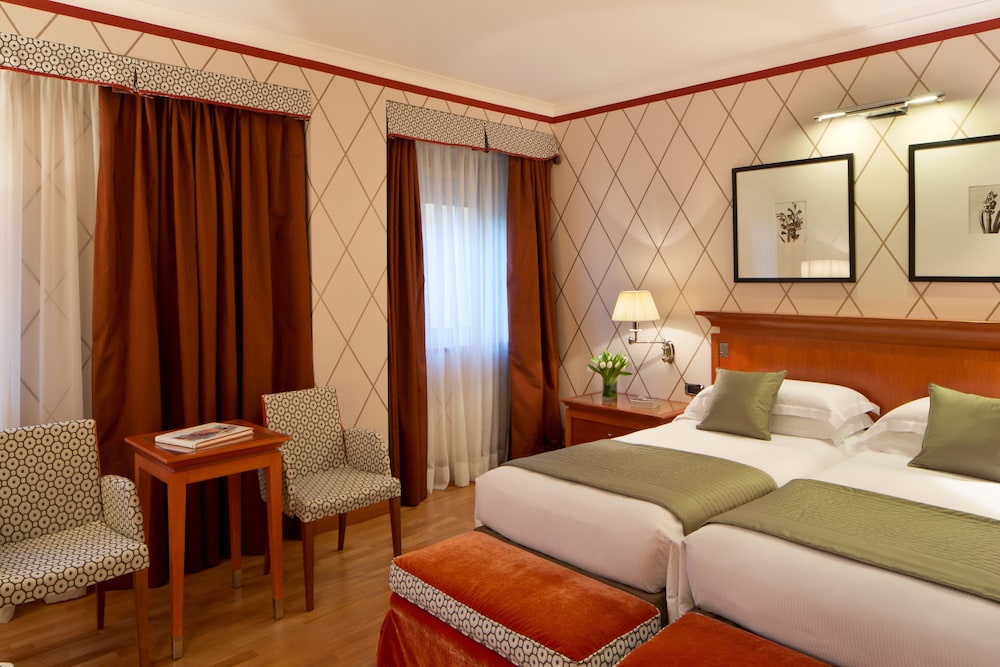DELUXE, DOUBLE BED