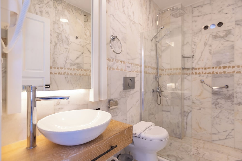 Kalkan Saray Suites Hotel 73/74