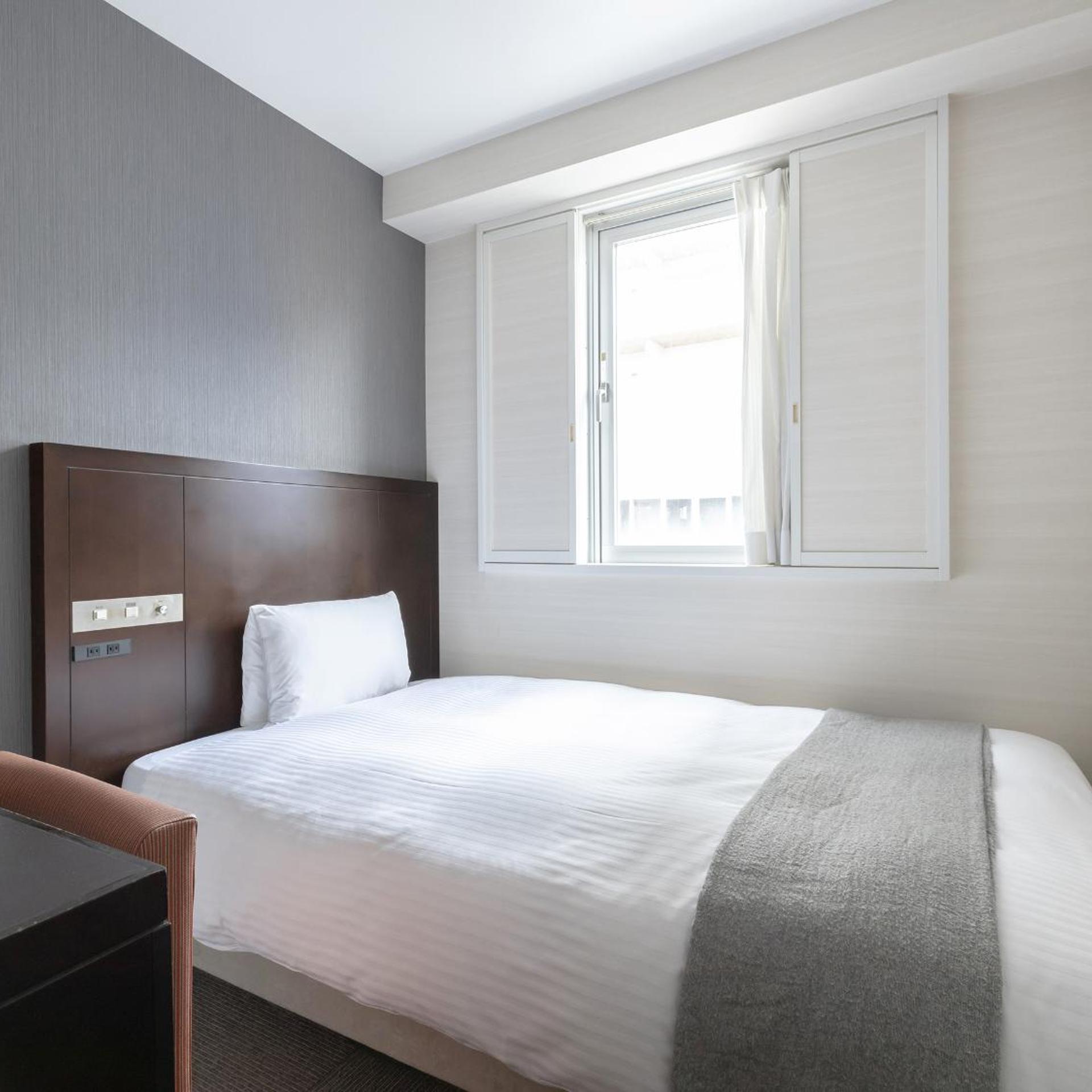 ROOM, SEMI DOUBLE BED